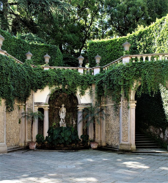 18.06.29_444_ Италия_ о.Изола-Белла_ Атриум Дианы.JPG