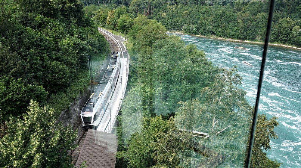 18.06.24_112_  Швейцария_ Рейнский водопад.JPG