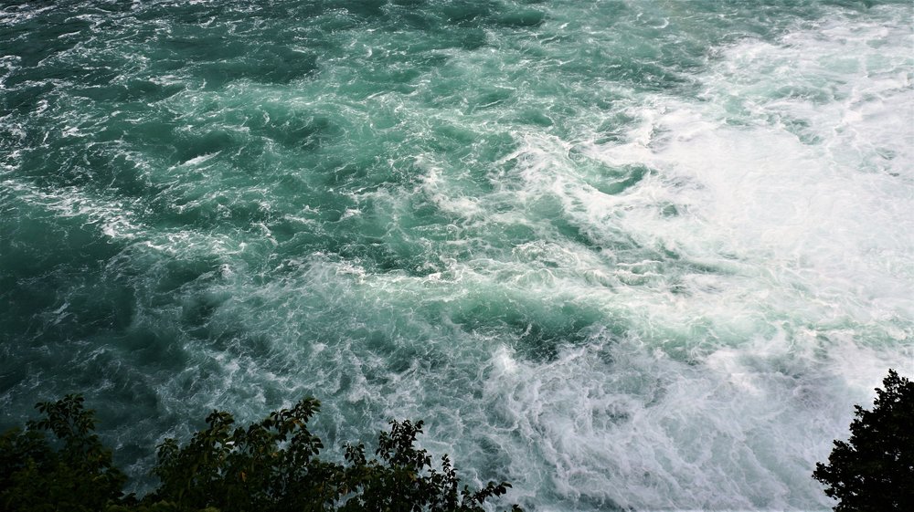 18.06.24_105_  Швейцария_ Рейнский водопад.JPG