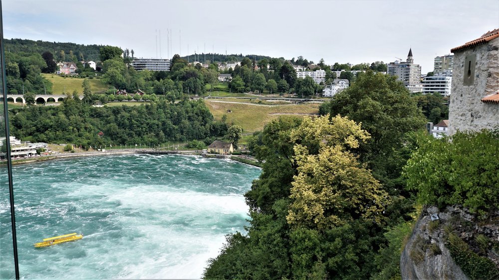 18.06.24_113_  Швейцария_ Рейнский водопад.JPG