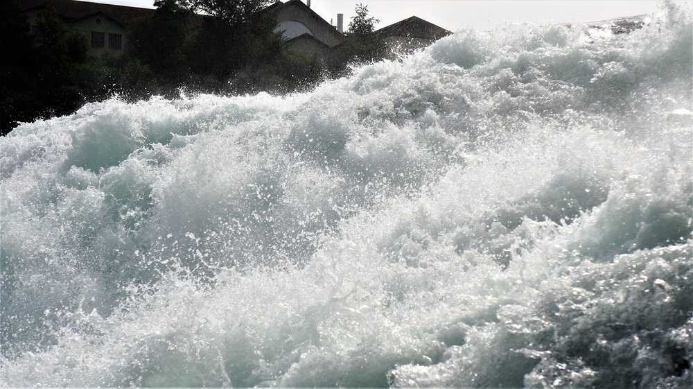 18.06.24_091_  Швейцария_ Рейнский водопад.JPG
