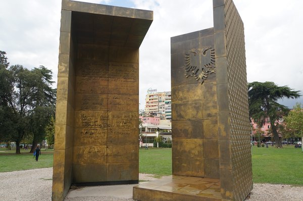 11861.Тирана.Мемориал Независимости.jpg