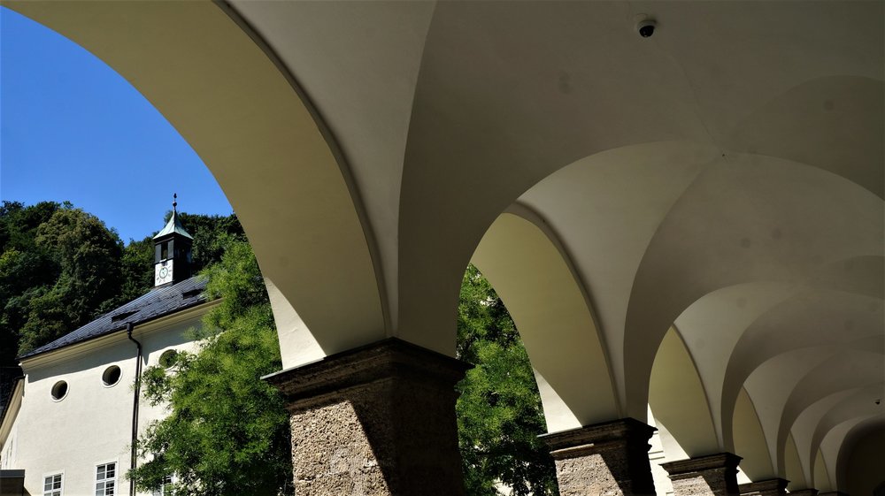 18.07.02_156_  Зальцбург_ Двор университета.JPG