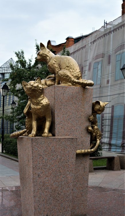 18.07.05_049_ Тюмень_ Сквер сибирских кошек.JPG