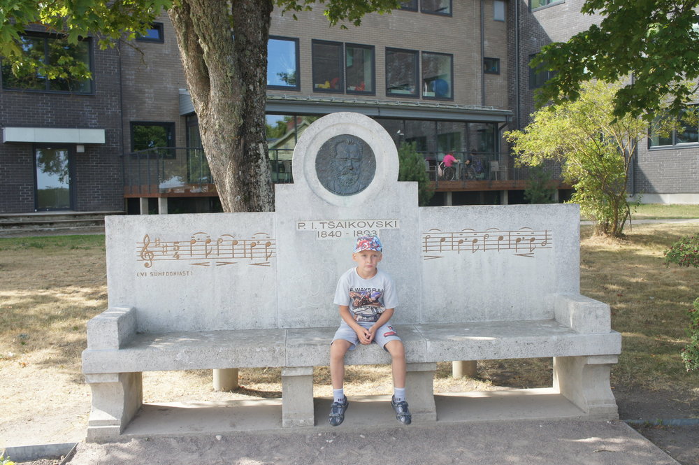 DSC04992  Хаапсала. скамья Чайковского     Эстония.    .JPG