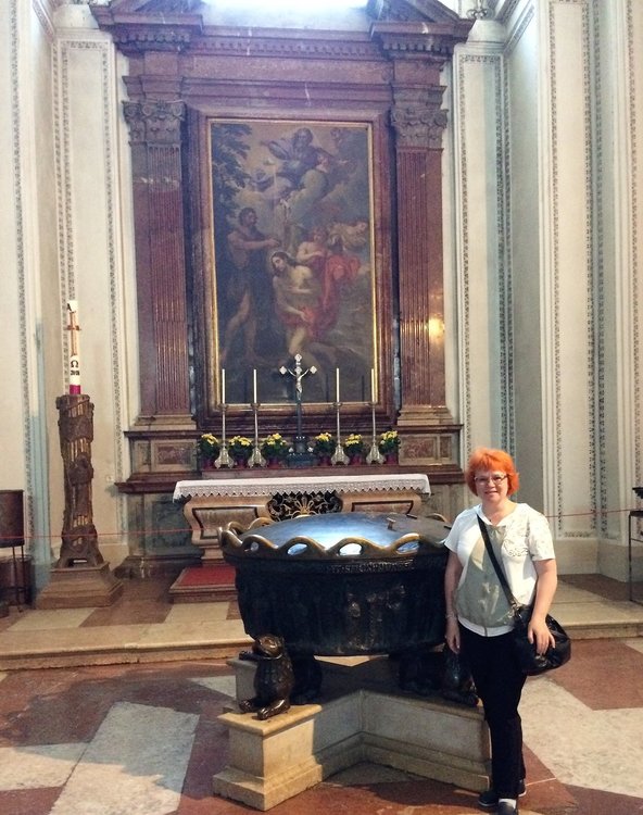 18.07.02_269_  Зальцбург_ Собор_купель Моцарта.JPG