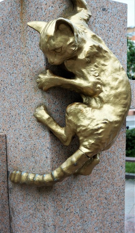 18.07.05_052_ Тюмень_ Сквер сибирских кошек.JPG
