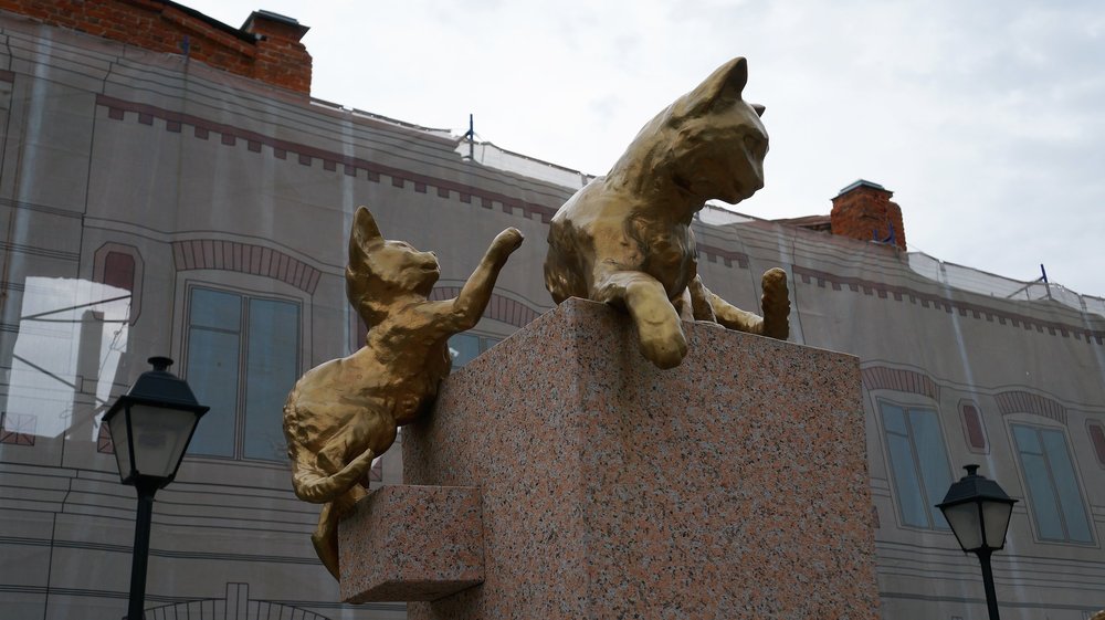 18.07.05_056_ Тюмень_ Сквер сибирских кошек.JPG