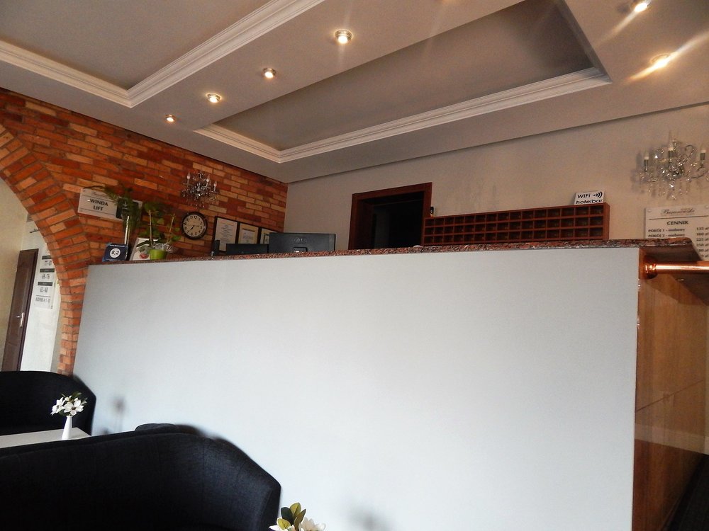 Ресепшен в отеле в Поольше..jpg