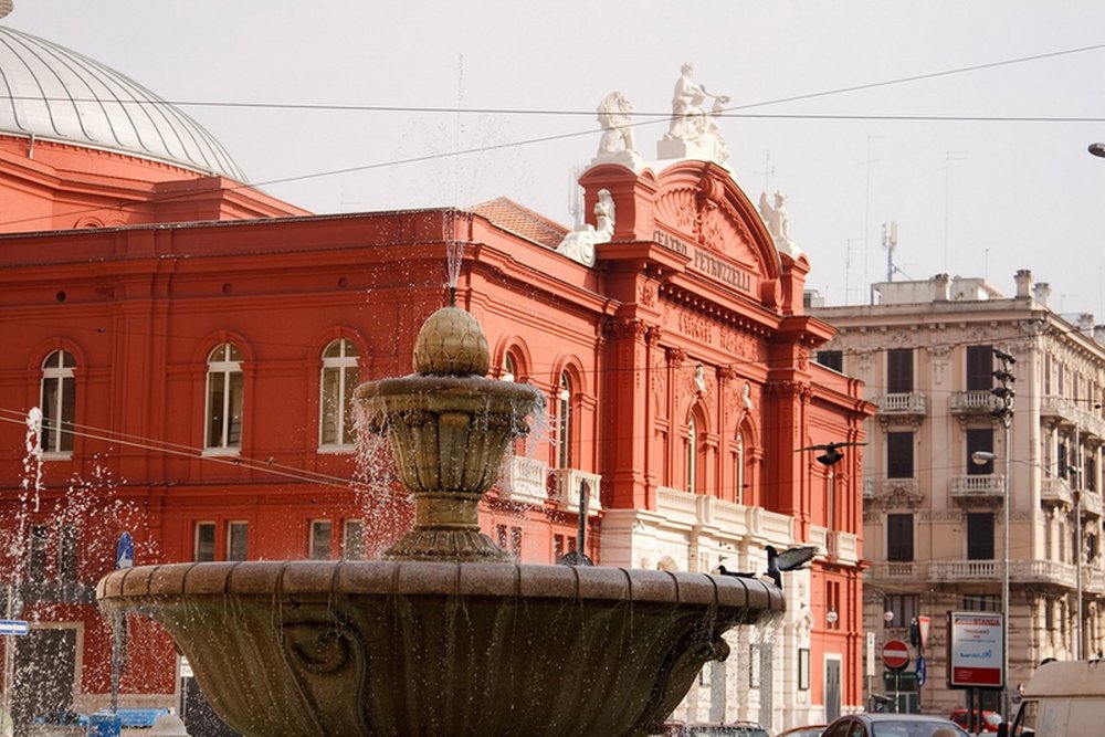 Театр Петруццелли.jpg