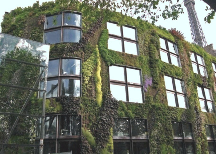 Музей на набережной Бранли.jpg