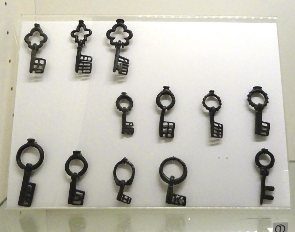 DSC00296ключи 6-11 веков.JPG