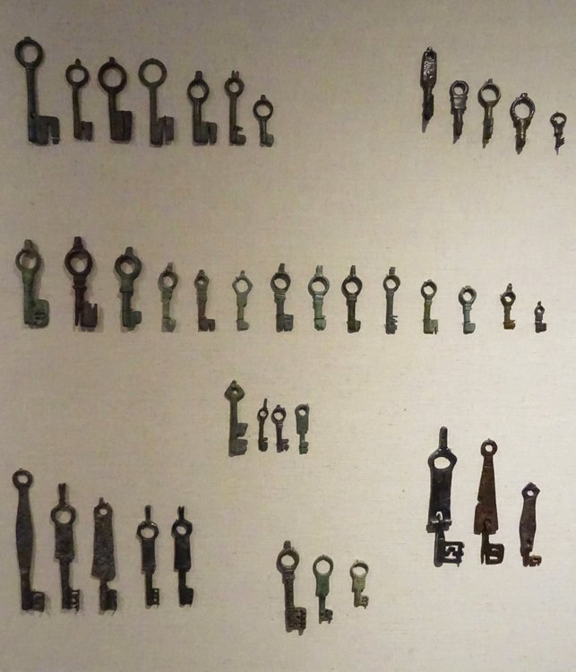 DSC00307ключи 2-4 веков.JPG