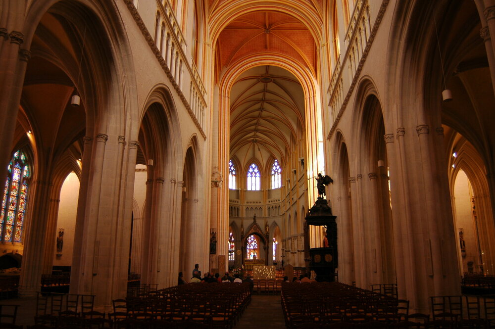 Quimper_Saint_Corentin_intérieur.jpg