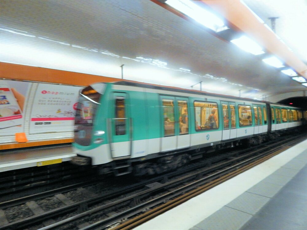 Метро Парижа 14.jpg