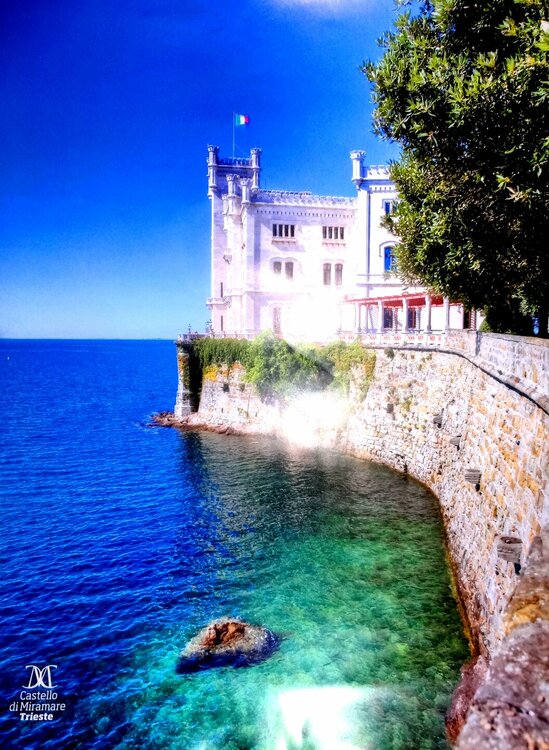 Замок Мирамаре.jpg