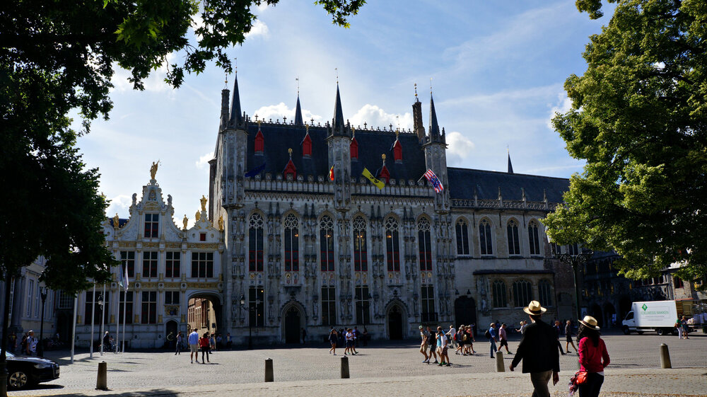 DSC079811 Ратуша и базилика Св Крови Христовой.jpg