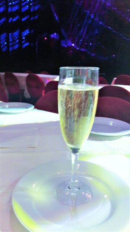 Кабаре бокал.jpg