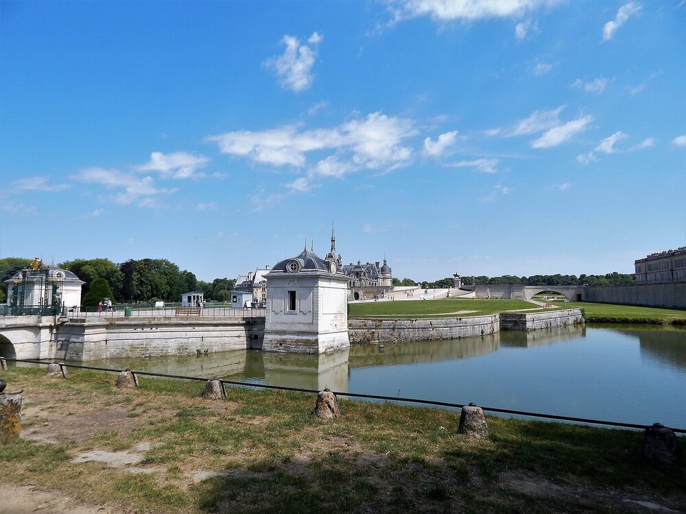 Шантийи( дорога от парковки2).jpg