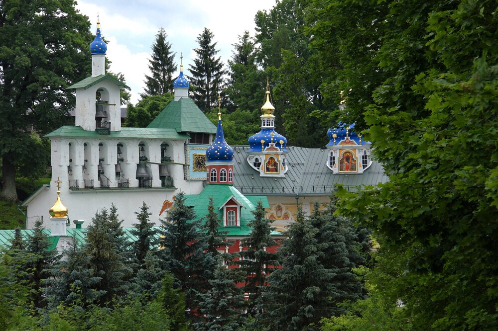 Файл_Pskovo-Pechersky_Monastery_1.jpg