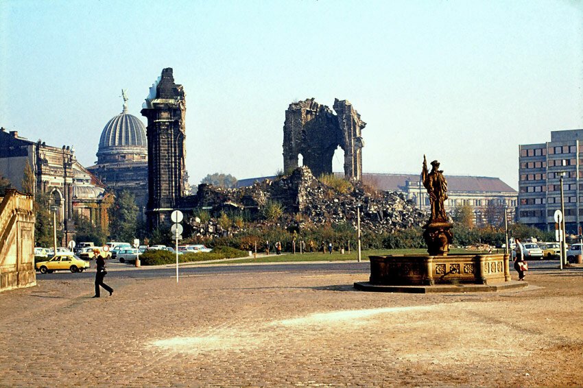 1982 Frauenkirchenruine.jpg