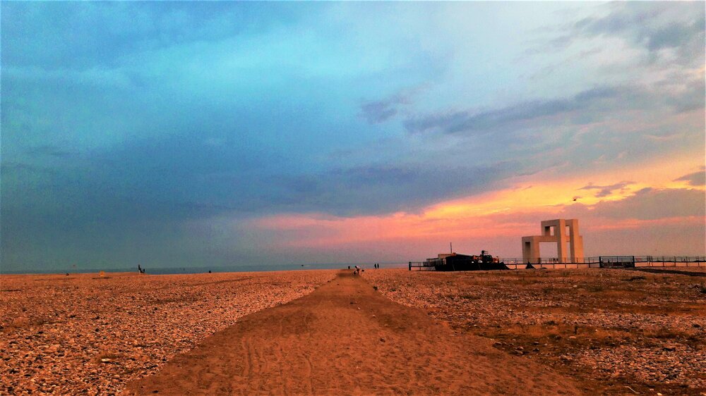 Гавр(телефон, пляж).jpg