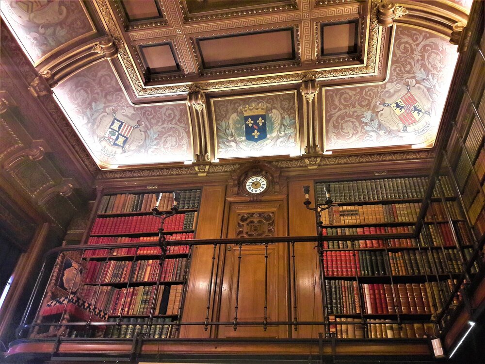 Шантийи( библиотека).jpg