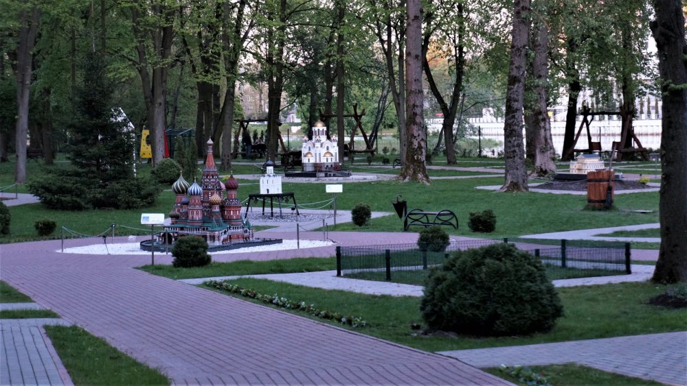 19.05.05_349_Калининград_Южный парк.JPG
