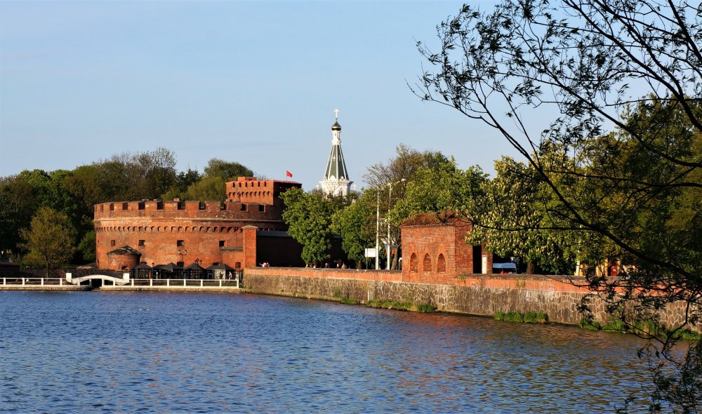 19.05.06_272_Калининград_Верхнее озеро_Башня Дона.JPG