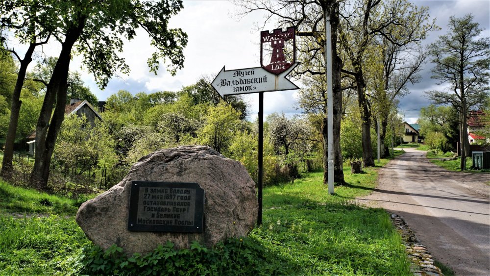 19.05.05_004_п. Низовье_Замок Вальдау.JPG