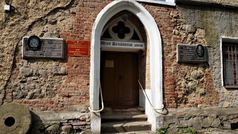 19.05.05_018_п. Низовье_Замок Вальдау.JPG