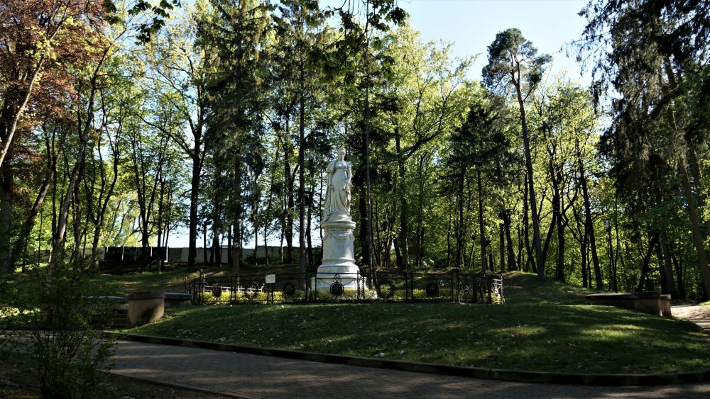 19.05.05_308_Советск_Городской парк Якобсруэ.JPG