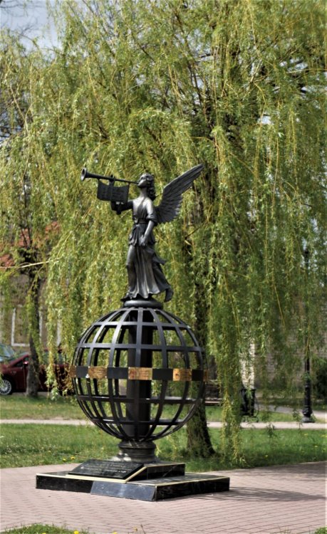 19.05.04_241_Правдинск_Памятник Ангел Мира.JPG