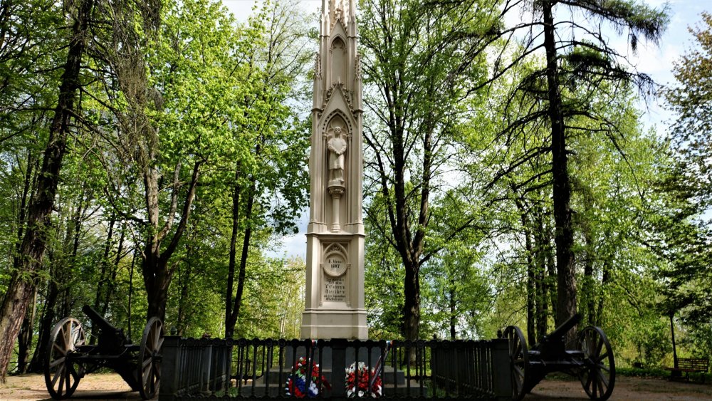 19.05.04_170_Памятник в честь сражения при Прейсиш-Эйлау.JPG