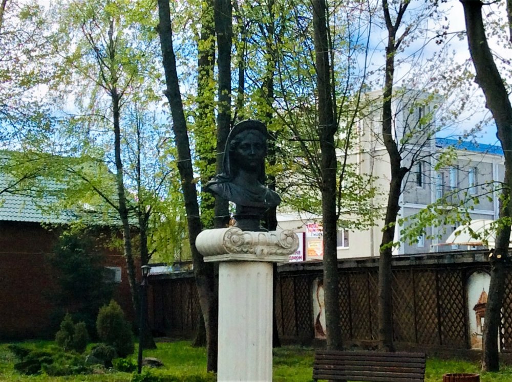 19.05.03_027_Зеленоградск_Сквер королевы Луизы.jpg