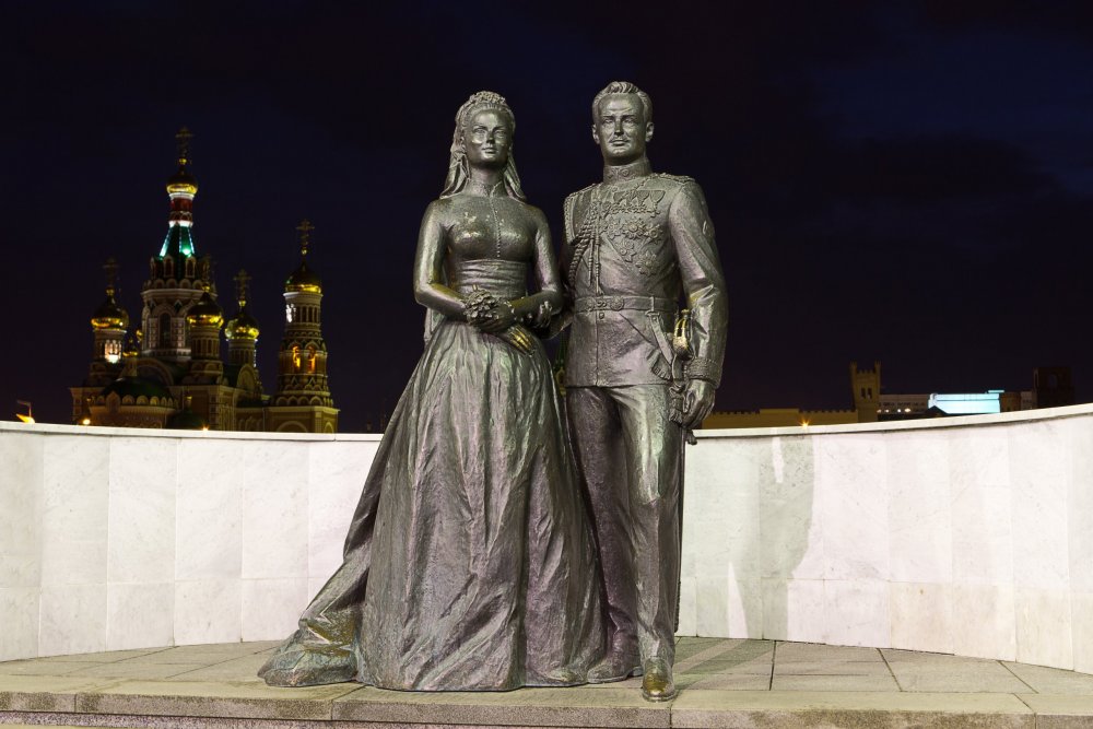 IMG_7073 Вечерняя Йошкар-Ола Грейс Келли и принц Альберт.jpg