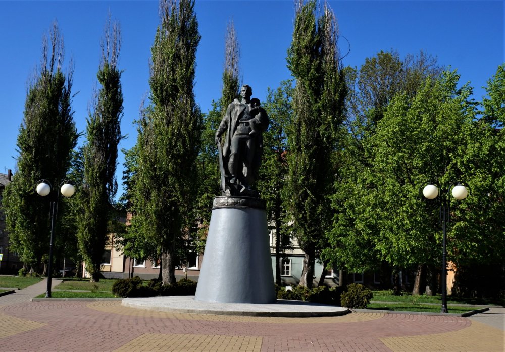 19.05.05_284_Советск_Памятник Воину-освободителю.JPG