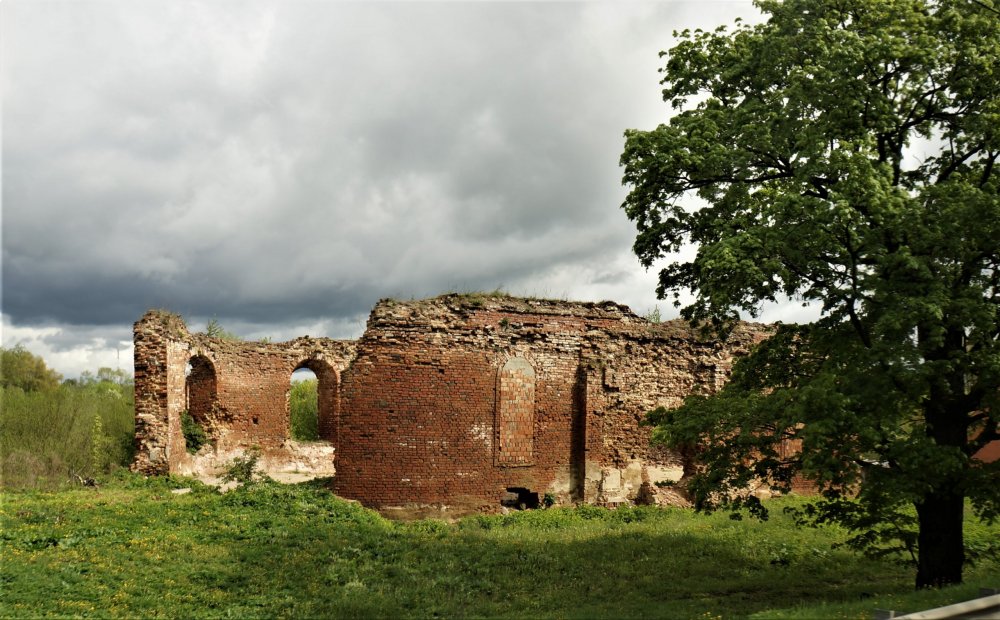 19.05.05_049_Развалины Церкви.JPG