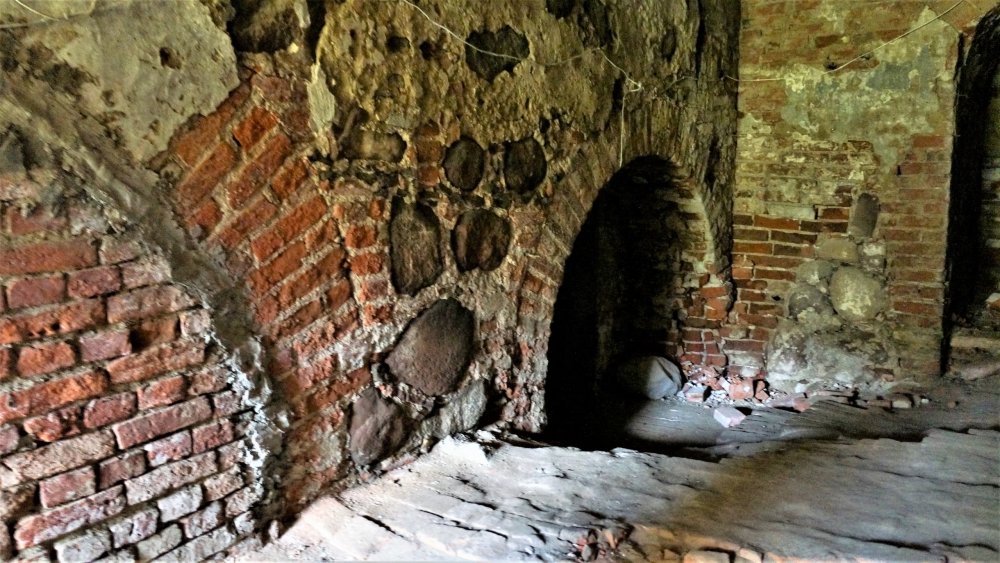 19.05.05_188_Черняховск_Замок Георгенбург.JPG