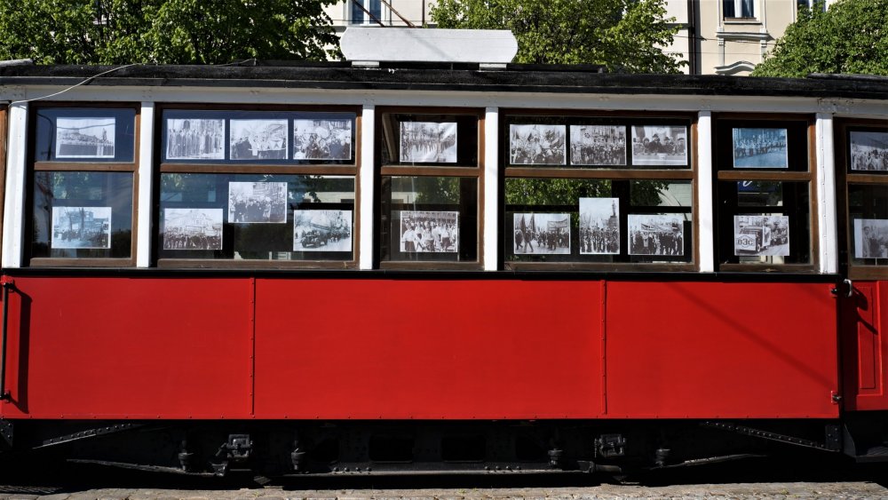 19.05.05_289_Советск_Памятник Тильзитскому трамваю.JPG