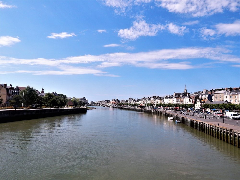 Трувиль( вид с мостика).jpg