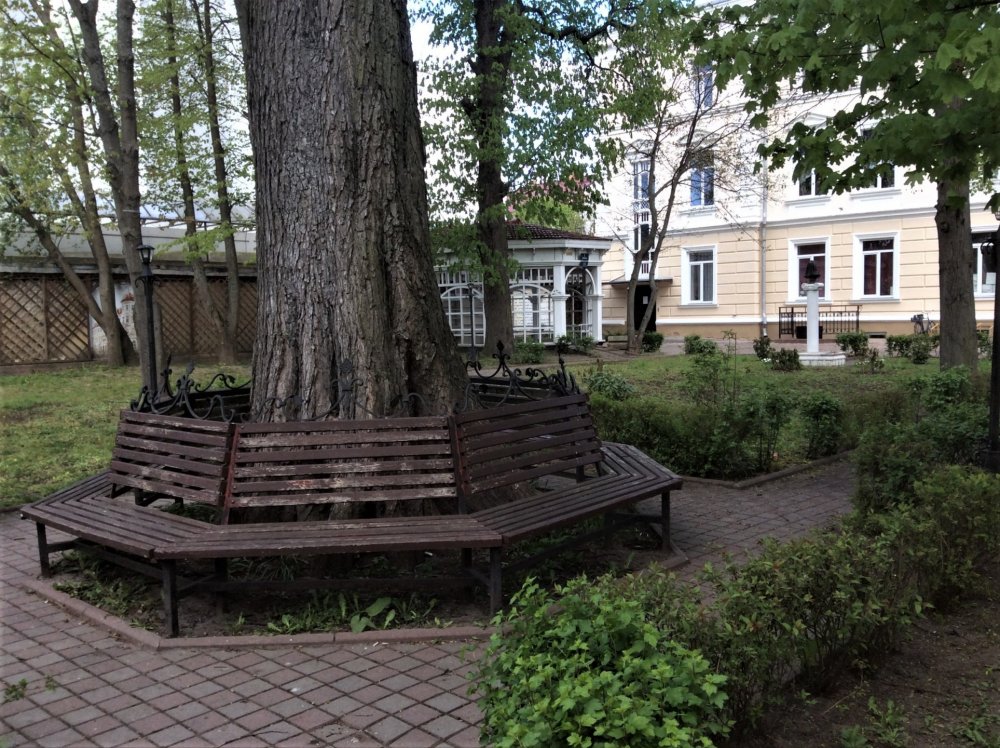 19.05.03_022_Зеленоградск_Сквер королевы Луизы.JPG