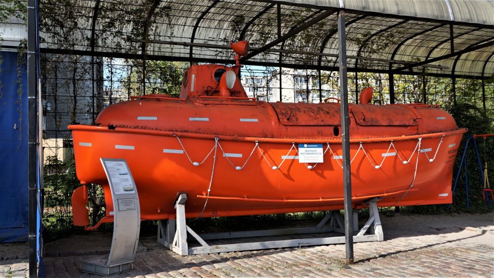 19.05.06_165_Калининград_Музей мирового океана.JPG