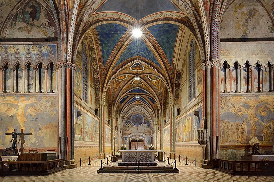 interno-della-basilica-superiore-di-san-francesco[1].jpg