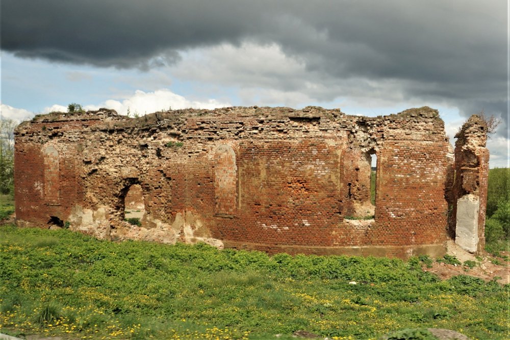 19.05.05_050_Развалины Церкви.JPG