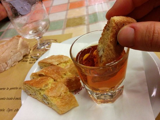 cantucci-con-vin-santo.jpg