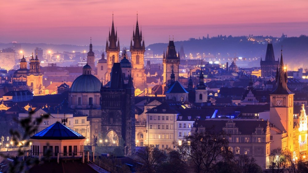 www.GetBg.net_2017Cities_View_of_the_evening_Prague_112753_.jpg