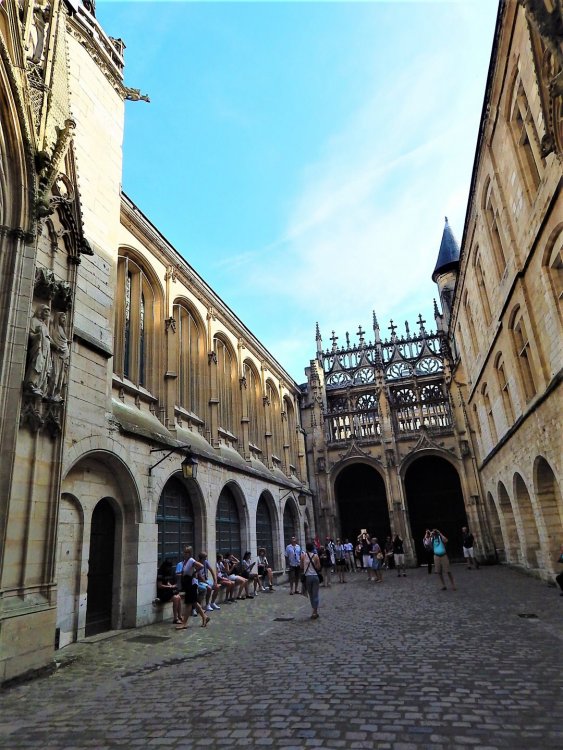 Руан( собор внутри2).jpg