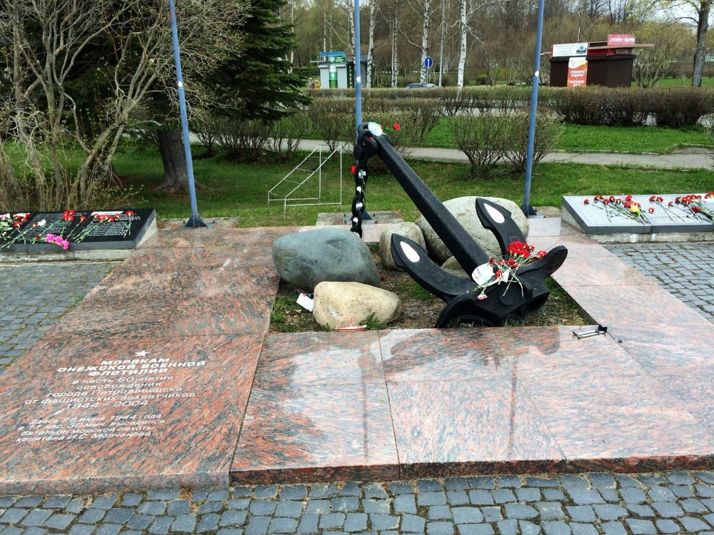 19.05.12_012_Карелия_Петрозаводск_ набережная Онежского озера.JPG