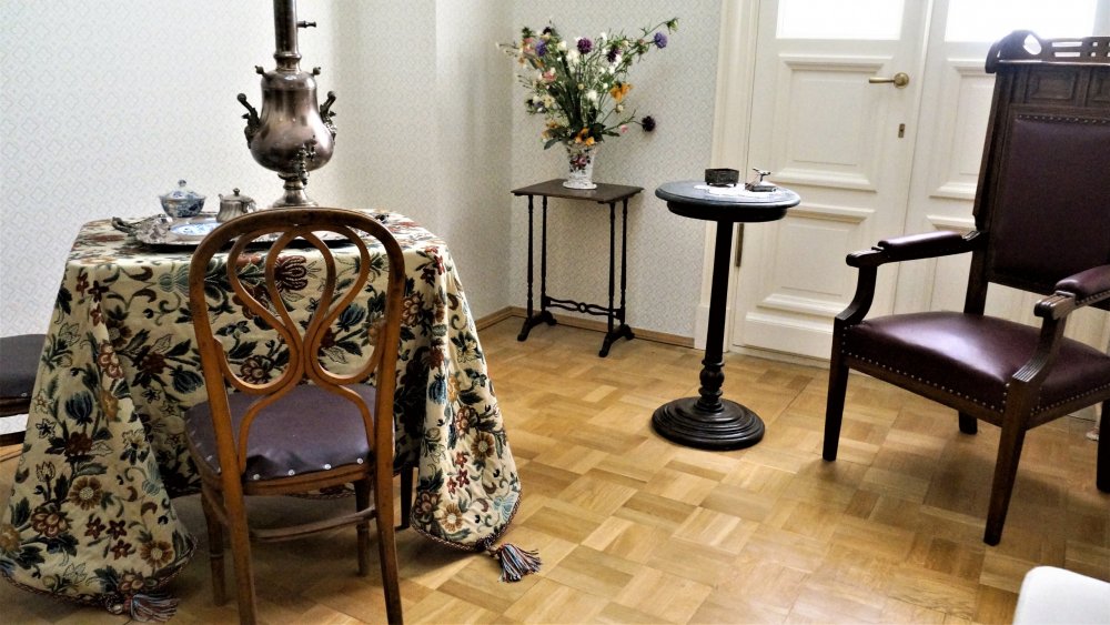 19.05.15_210_ Ораниенбаум_ Дворец.JPG